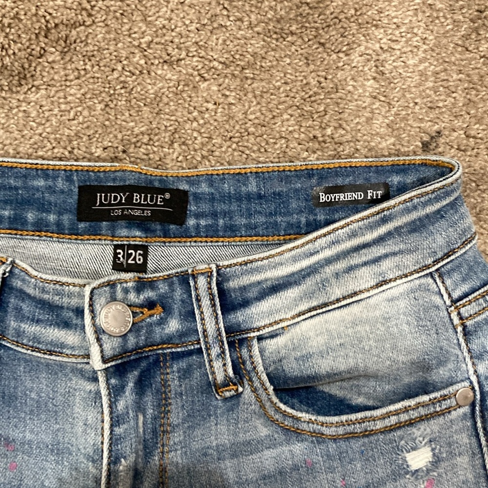 New Judy Blue ripped paint splatter boyfriend jeans, never worn.